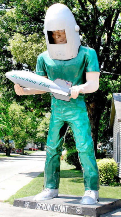 Wilmington, IL - Gemini Giant Muffler Man